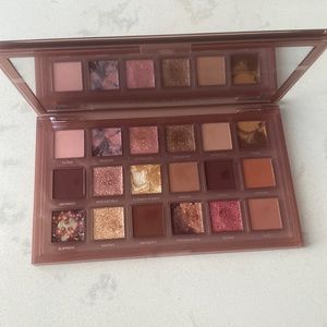 Huda Beauty Naughty Nude Eyeshadow Palette